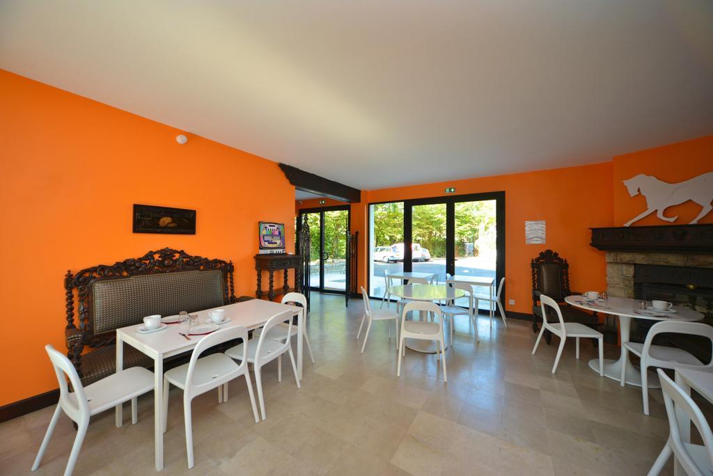 Logis - Hotel Restaurant La Mire Vierzon Bagian luar foto