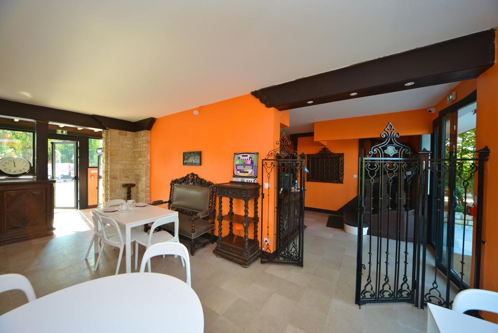 Logis - Hotel Restaurant La Mire Vierzon Bagian luar foto