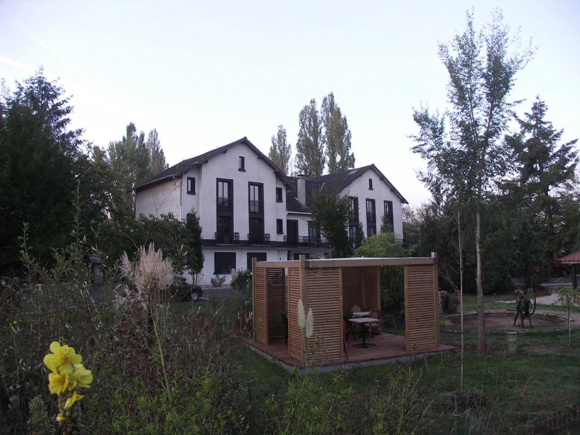 Logis - Hotel Restaurant La Mire Vierzon Bagian luar foto