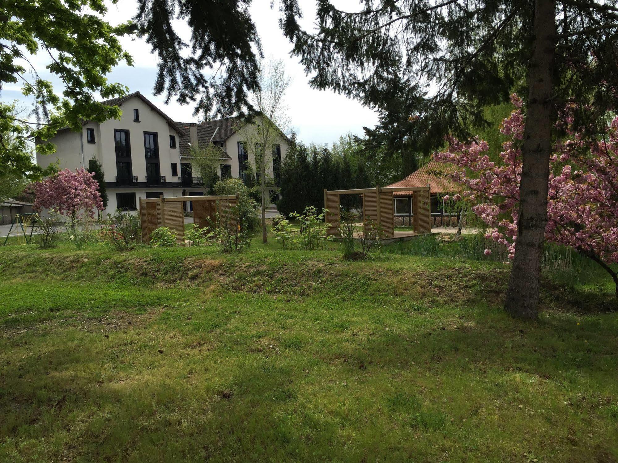Logis - Hotel Restaurant La Mire Vierzon Bagian luar foto