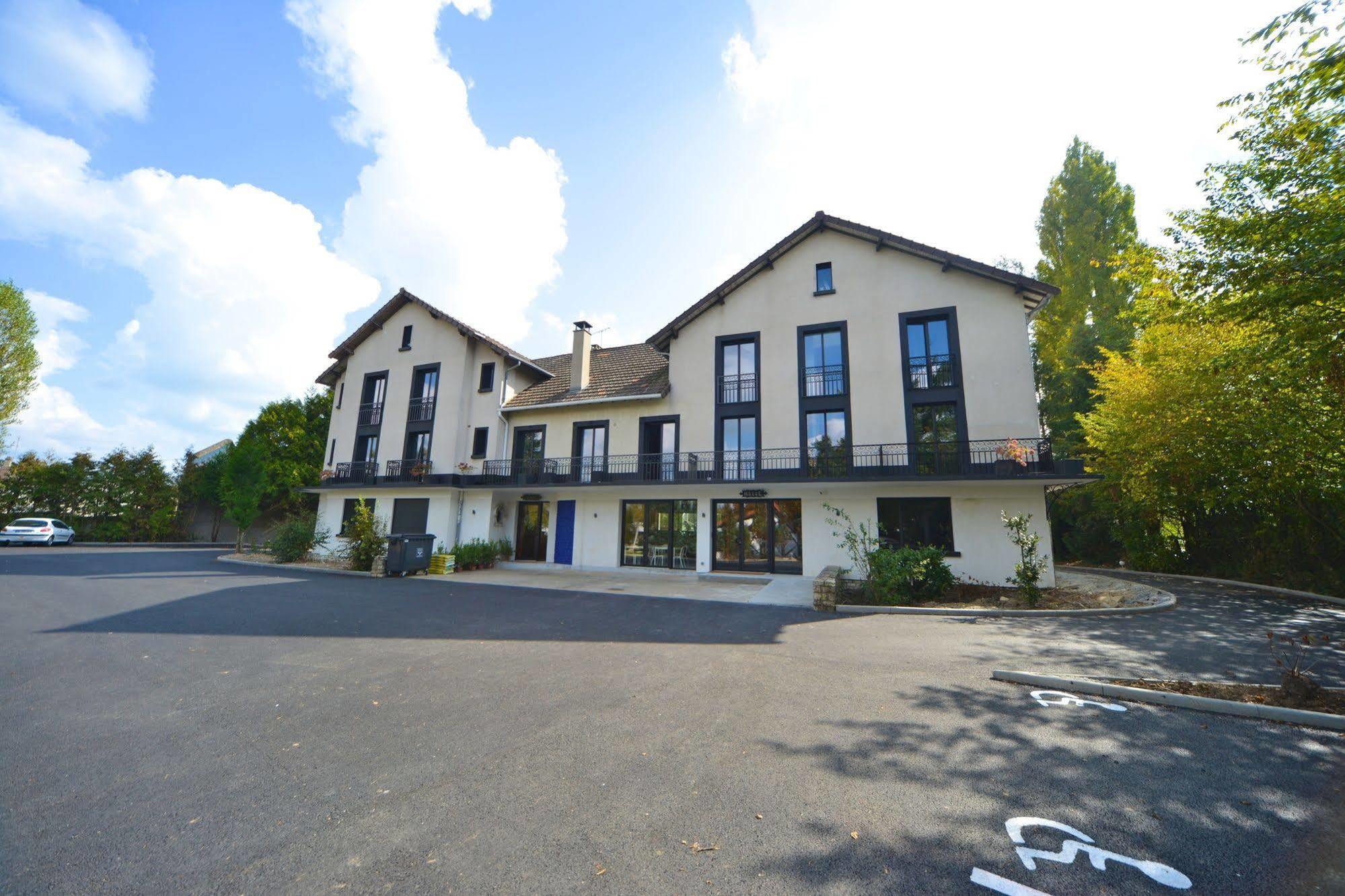 Logis - Hotel Restaurant La Mire Vierzon Bagian luar foto